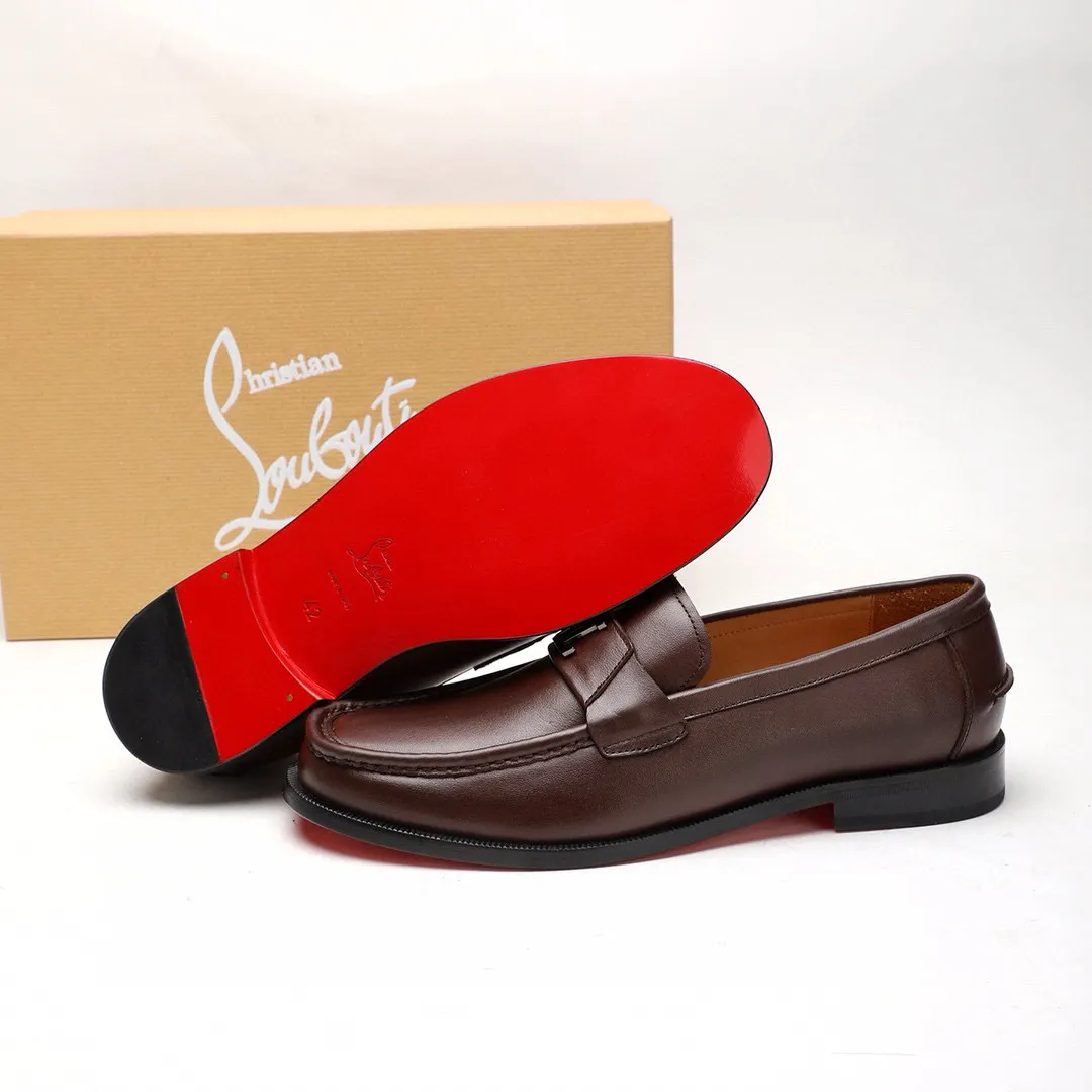 Batch 1,080 yuan 💰••New real shots••CL～High-end men’s 👔casual•loafers with red soles! ••🆑Genuine and top-quality goods from original orders ••✅💯 Purchase goods from top-quality original orders! Original imported patterned cowhide ➕Imported cowhide lining ➕Cowhide feet ➕Original leather outsole~🉑️Feel free to compare the authentic ones! Size: 38-44 (45.46.47 can be customized)